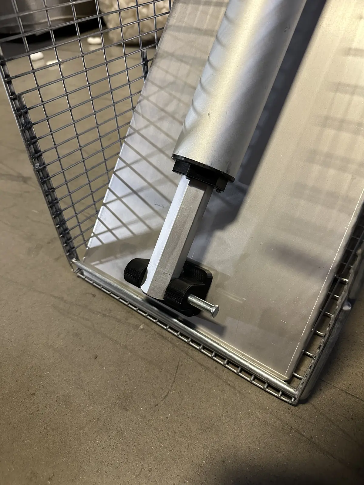 The bottom of the motor connected to the door with the pin and clevis